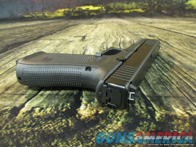 Glock 17 9mm Gen 5 17+1 4.49" Barrel Fixed Sights New (PA175S203)