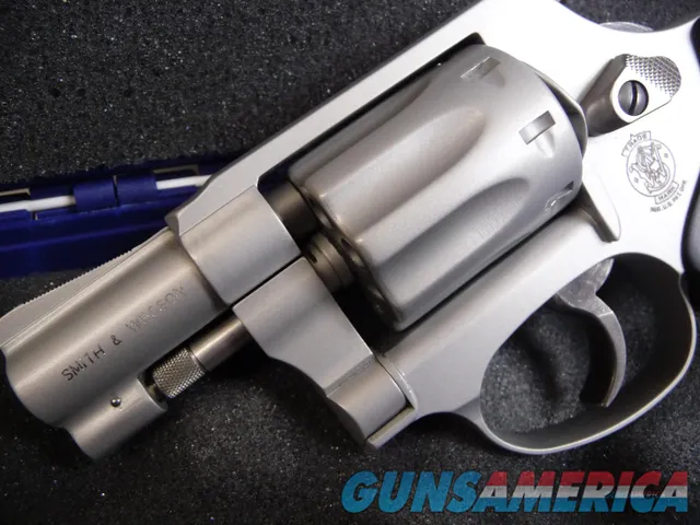 SMITH & WESSON .22 M#317 Img-2