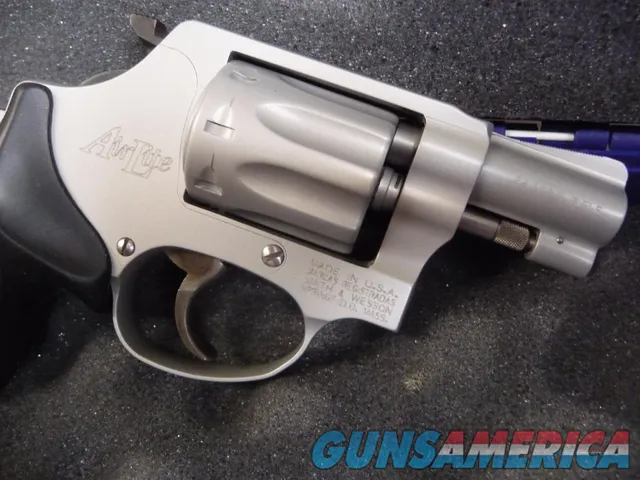 SMITH & WESSON .22 M#317 Img-4