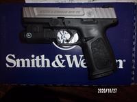 Smith Wesson SD9VE with CT flashlight 2-15 rd mags NIB