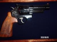 Smith Wesson 29 .engraved .44 mag with case Img-1