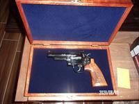 Smith Wesson 29 .engraved .44 mag with case Img-3