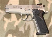Smith & Wesson 910S Img-1