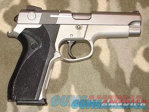 Smith & Wesson 5943 Img-2
