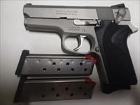 S&W 3913 9 MM