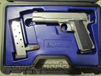 Dan Wesson Valor Stainless Full-Size 1911 .45 ACP/AUTO Img-1