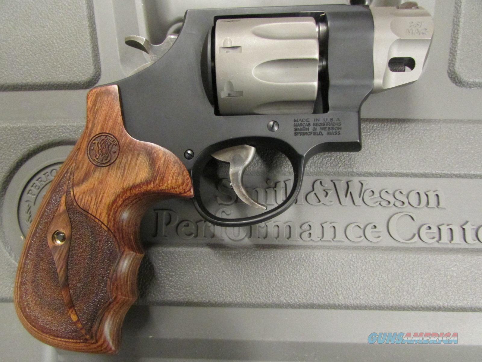 Smith & Wesson Model 327 8-Shot 2