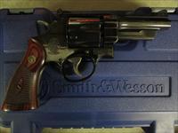 Smith and Wesson   Img-1