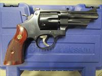 Smith and Wesson   Img-1