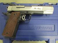 Smith & Wesson Model SW1911 Pro Series .45ACP Img-1