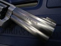 Smith & Wesson Model 617 10-Shot .22LR 4 Barrel Img-8