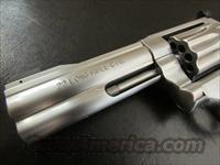 Smith & Wesson Model 617 10-Shot .22LR 4 Barrel Img-3