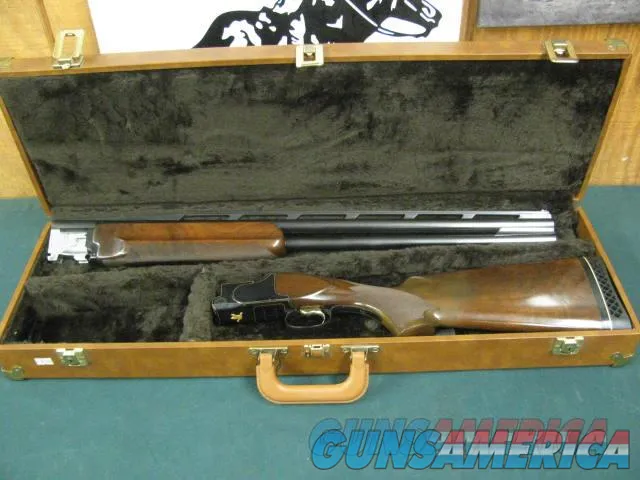  6880 Winchester 101 American Flyer Live Pigeon 12 gauge, 28 inch barrels, top barrel is fixed extra full/bottom barrel has a mod Winchester screw in chokes installed. gold wire receiver border, gold pigeon bottom of receiver, cased, all o Img-2