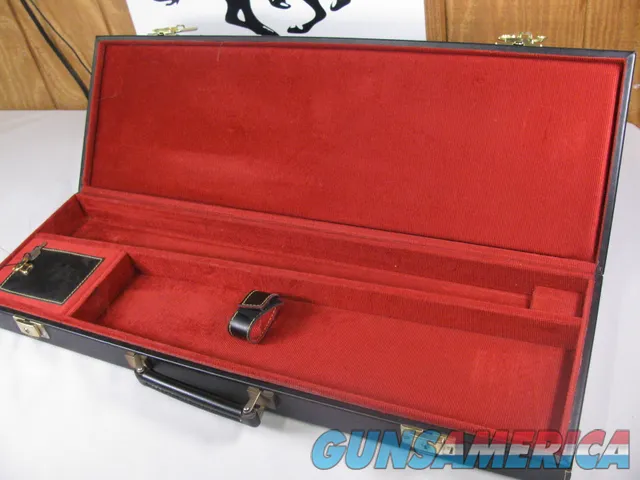 8062  Winchester Black Shotgun case with red interior, Will take up to 27.5  barrels. Img-3