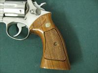 7279 Smith Wesson 66 357 mag 4 inch barrel stainless finish, miniscule drag, 99%, walnut grips not a mark on them .s/n4k5628x adjustable rear site, medallion walnut grips.99% condition Img-3