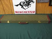 6689 Winchester Rifle case--RARE-- will take 38 inch overall, original keys included. has top full length compartment for accessories or targets and bottom compartment for the rifle. THIS IS ONE RARE WINCHESTER RIFLE CASE. Img-1