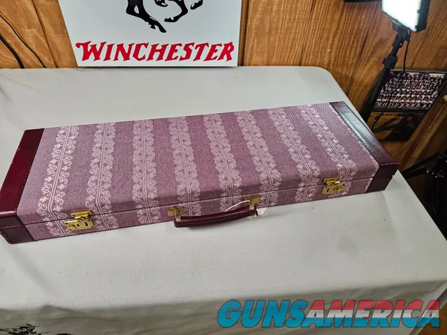 8869  Winchester GRAND Canadian 23 hard Shotgun case. Will hold up to a 28” Barrel. This case is very rare