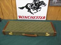 6800 Winchester 23 Classic 12 gauge 26 inch barrels ic/mod, vent rib single select trigger, GOLD RAISED RELIEF PHEASANT ON BOTTOM OF RECEIVER, all original,Winchester case,ejectors, beavertail,pistol grip with cap.AAA++Fancy tiger striped w Img-1