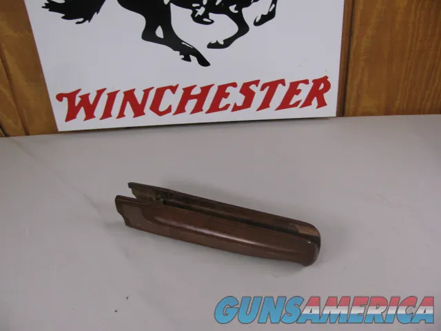 8120 Winchester Grand European 12 Ga over 270, Forearm, very rare gun so the forearms are rare. Clean wood. Img-1