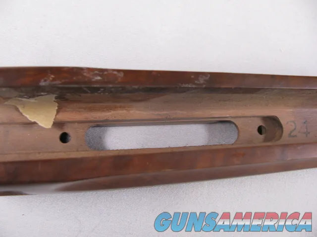 8120 Winchester Grand European 12 Ga over 270, Forearm, very rare gun so the forearms are rare. Clean wood. Img-10