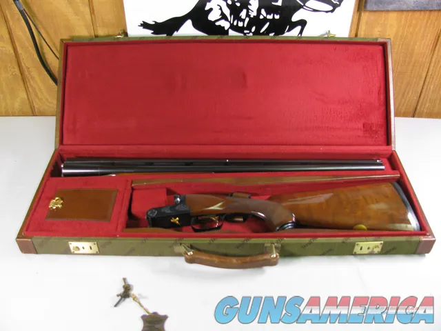 7727 Winchester 23 Classic 20 gauge 26 inch barrels ic and mod, ejectors, vent rig, single select gold trigger, Winchester pad, Winchester correct case,2 white beads, RAISED RELIEF GOLD PHEASANT, on bottom of receiver, 99% condition, AS NEW Img-2