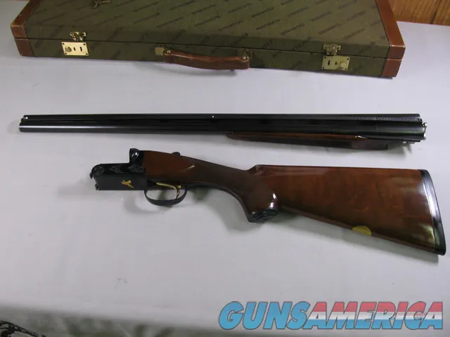 7727 Winchester 23 Classic 20 gauge 26 inch barrels ic and mod, ejectors, vent rig, single select gold trigger, Winchester pad, Winchester correct case,2 white beads, RAISED RELIEF GOLD PHEASANT, on bottom of receiver, 99% condition, AS NEW Img-3