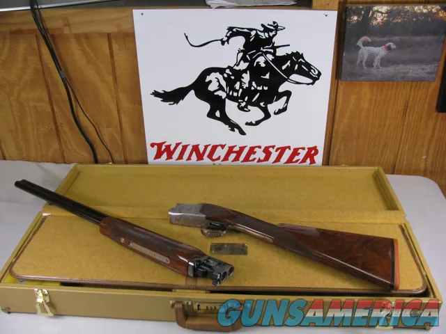 7837  Winchester 101 Pigeon XTR FEATHERWEIGHT 20 gauge 26 inch barrels ic/mod STRAIGHT GRIP, vent rib ejectors, Winchester butt pad, correct Winchester casedose have a broken latch, 2 white beads, Quail and Woodcock coin silver engraved r Img-1
