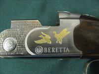 6960 Beretta 686 Onyx DUCKS UNLIMITED 2009 BANQUET shotgun NEW IN CASE,unfired, 28 gauge 28 inch barrels GOLD DU LOGO BOTTOM OF RECEIVER,ic,mod full chokes, all papers A+ Walnlut. only 2400 were made for DU. 4 GOLD DUCKS ON RECEIVER, a beau Img-4