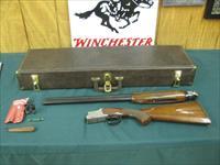 6924 Winchester 101 LIGHTWEIGHT 20 gauge 27 inch barrels, 4 Winchester chokes, 2 mod 2 full, wrench, pouch,Winchester case,96-97% condition, Winchester butt pad,ejectors, coin silver engraved Pheasant/Quail,tite,bores brite shinny,opens clo Img-1