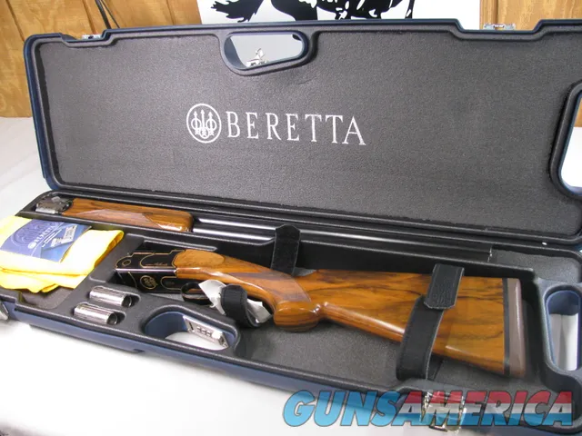 8796 Beretta Black & Gold Tercentennial Model, 12 gauge, 28 inch barrel, M/F chokes