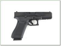 Glock 17 Gen 5 unfired in case 3 magazines Img-2