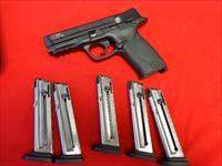 S & W M & P 22 MADE BY WALTHER ARMS IN GERMANY Img-2