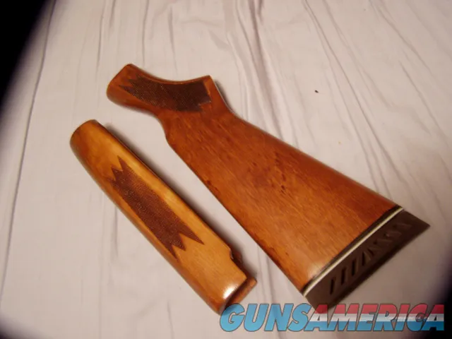 NEW GUN TAKE OFF A MOSSBERG 500 12 GA WOOD STOCK AND FOREARM $ 75.00