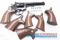 Smith & Wesson K or L Frame Square Butt Target Herretts Walnut Revolver Grips 5111W S&W Medallions Speedloader Compatible New Models 10 13 15 17 19 64 65 66 681 686 